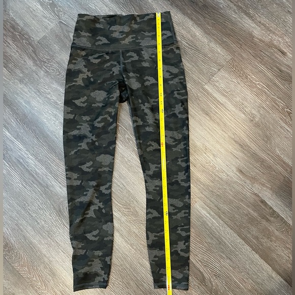 Fabletics Define PowerHold® High-Waisted 7/8 Legging - Picture 4 of 7